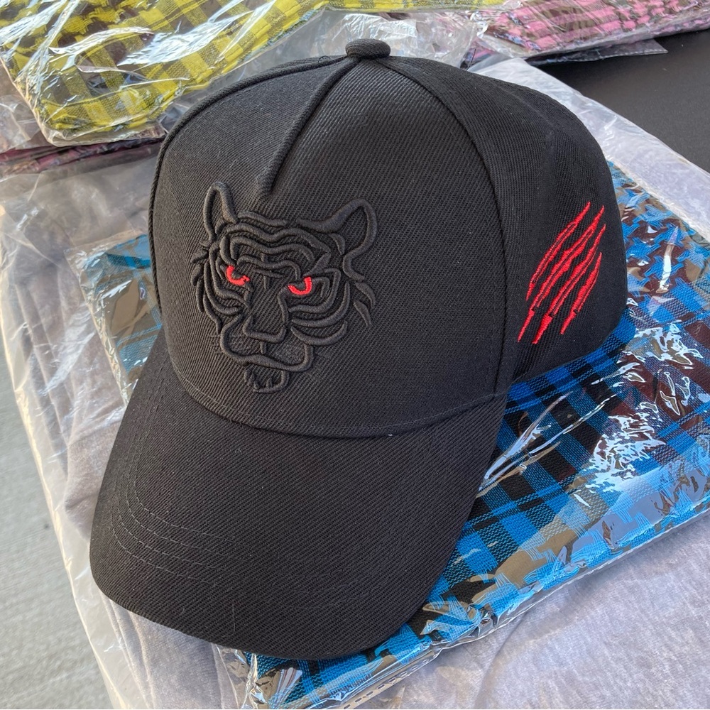 Black & red tiger SnapBack hat